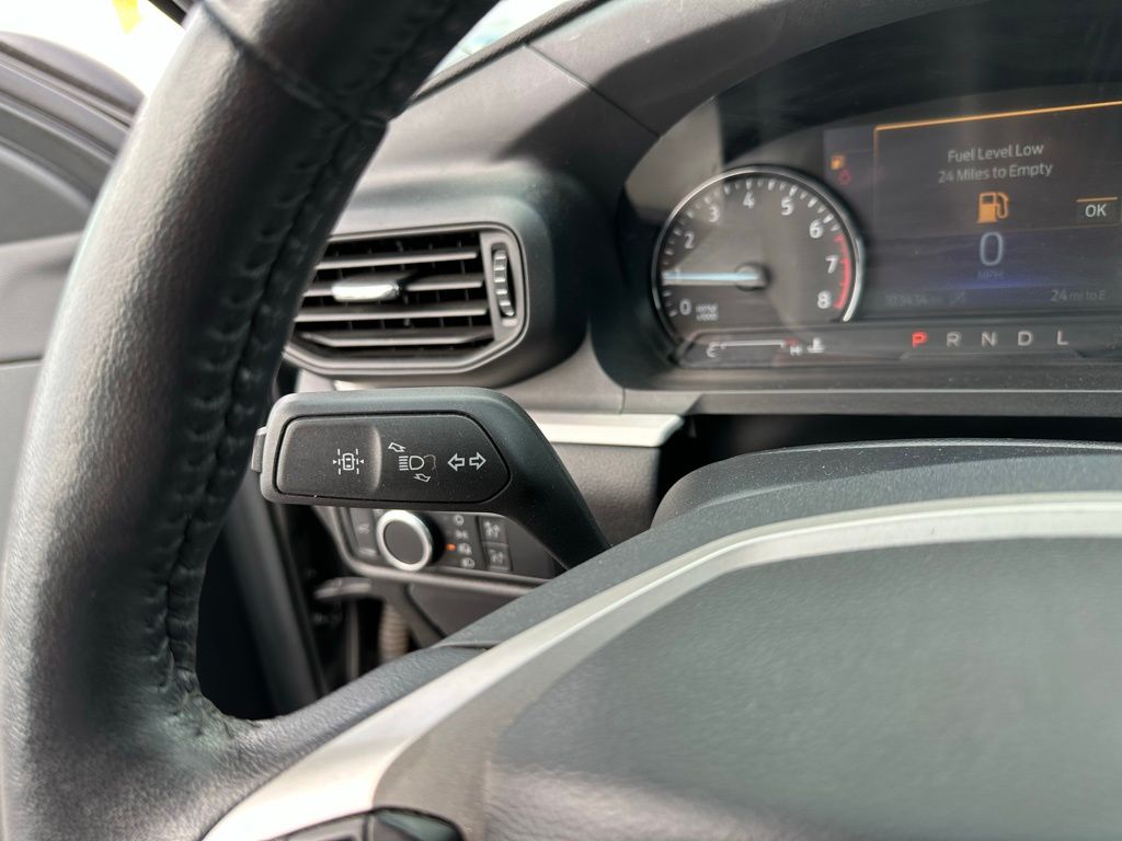 Vehicle image 21 of 25