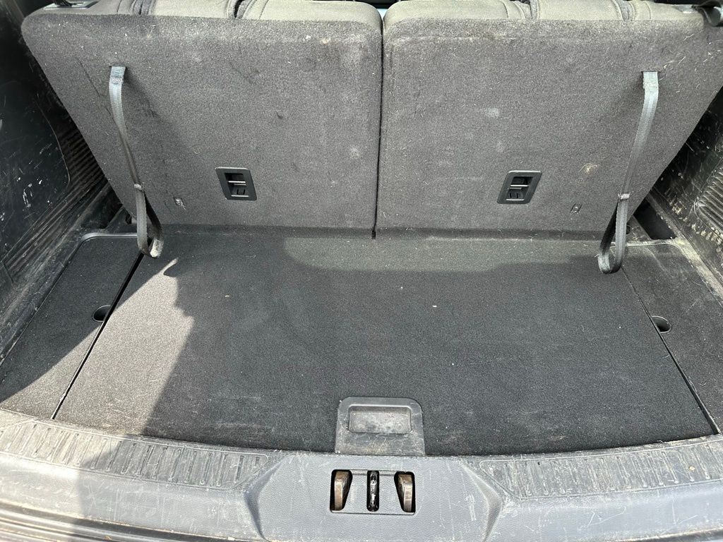 Vehicle image 8 of 25