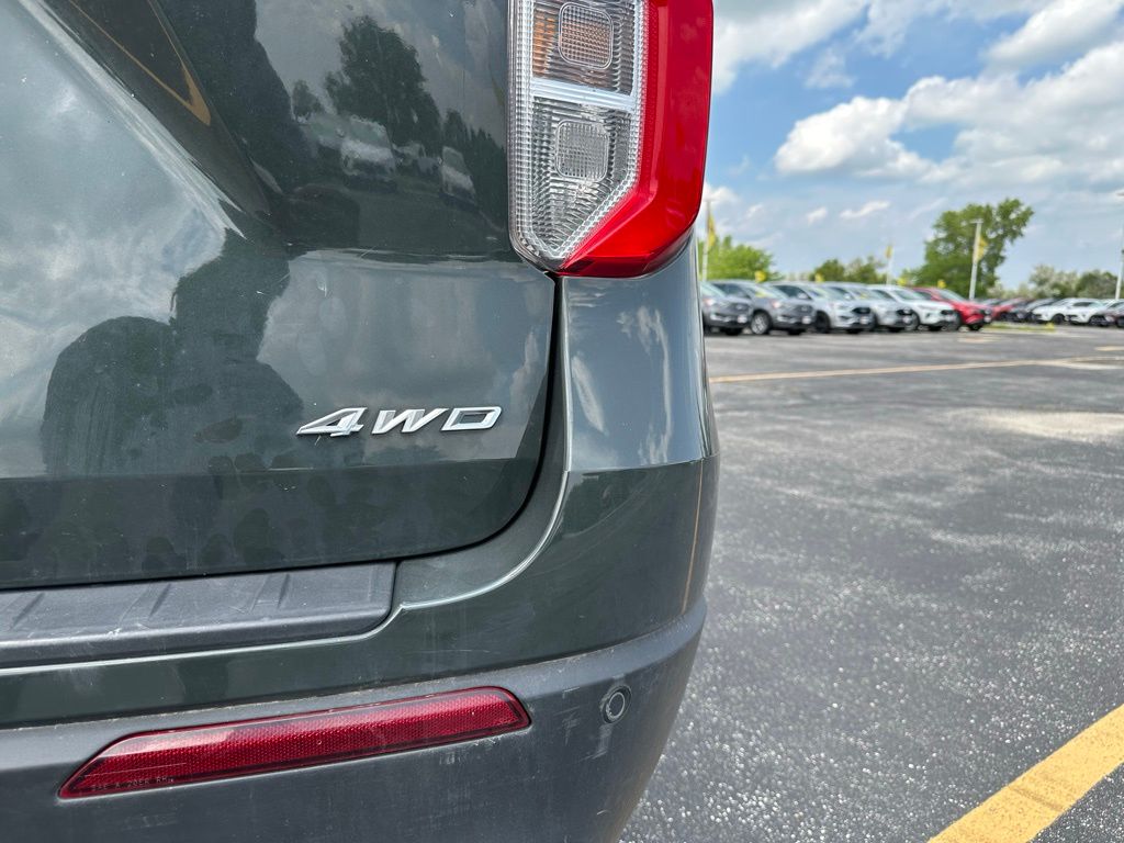 Vehicle image 24 of 25