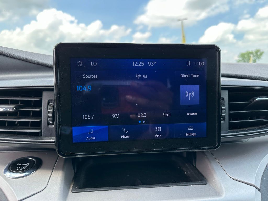 Vehicle image 17 of 25