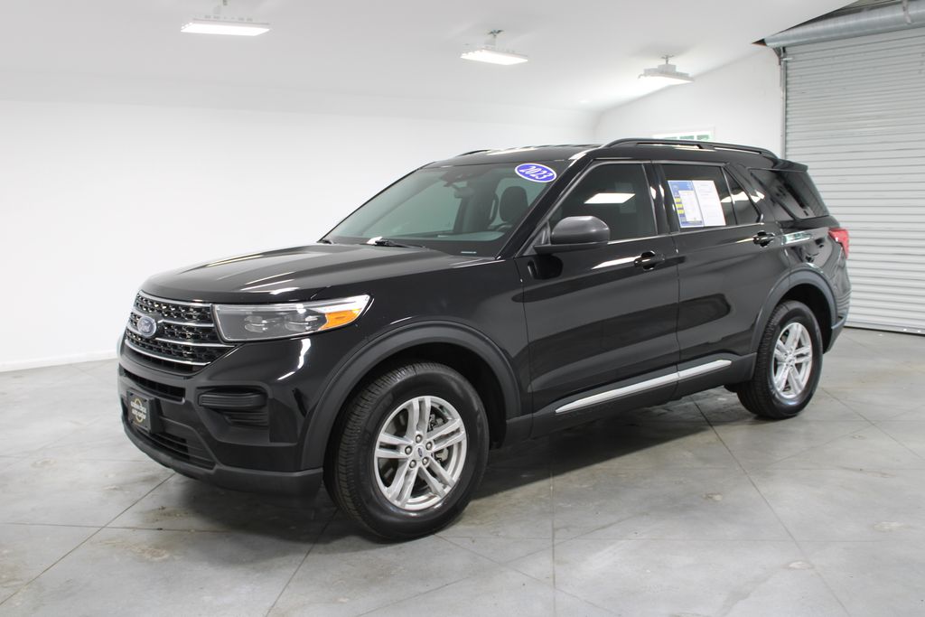 2023 Ford Explorer XLT Image 1 of 50