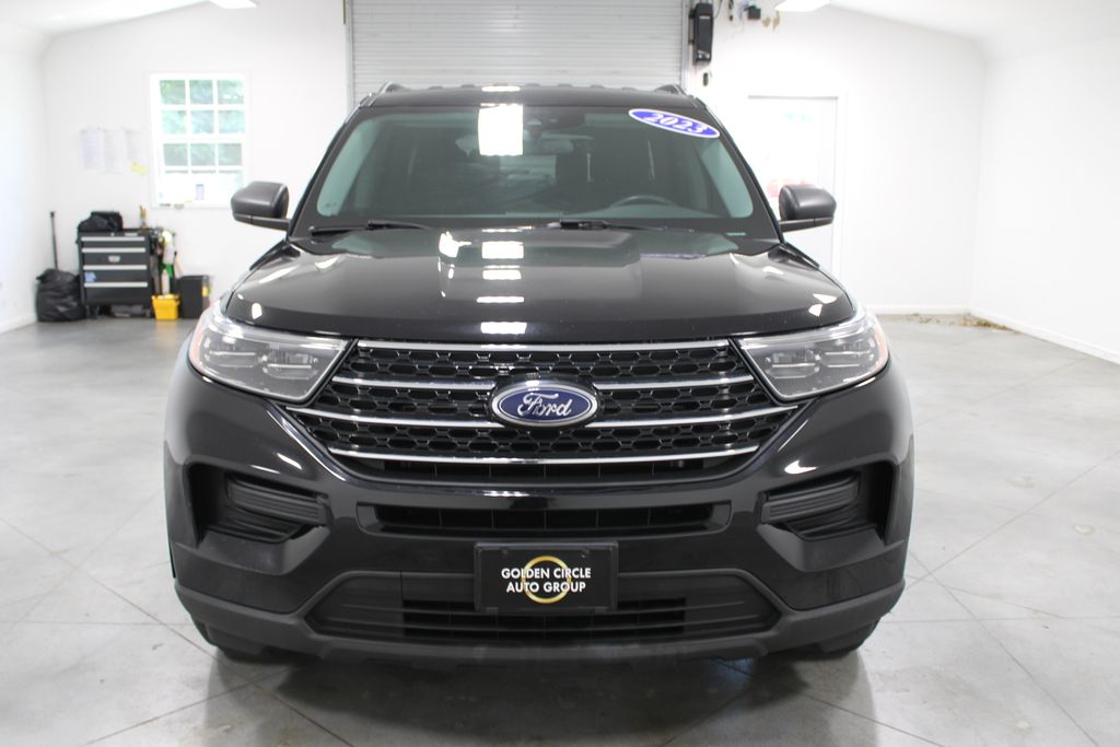 2023 Ford Explorer XLT Image 2 of 50