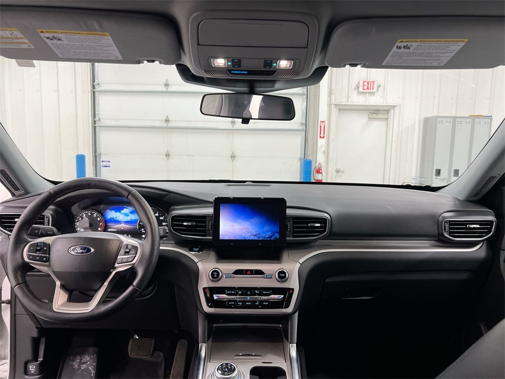2023 Ford Explorer XLT Image 17 of 28