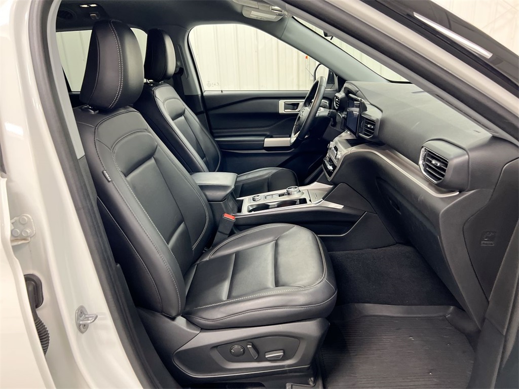 2023 Ford Explorer XLT Image 14 of 28