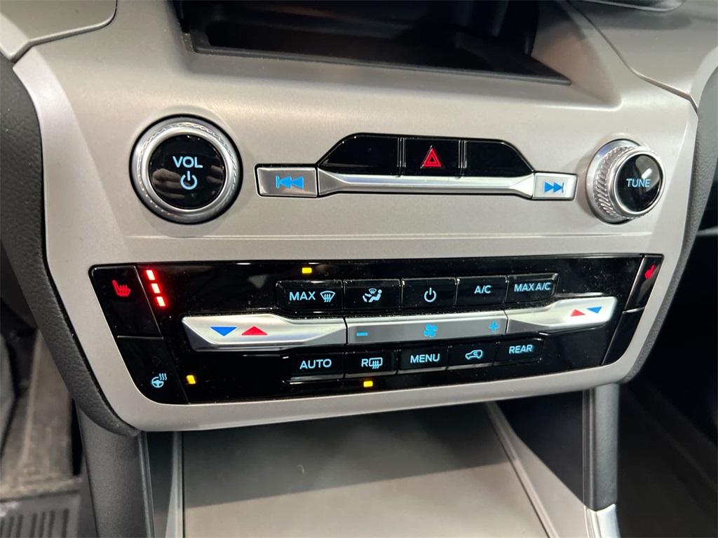 2023 Ford Explorer XLT Image 23 of 28