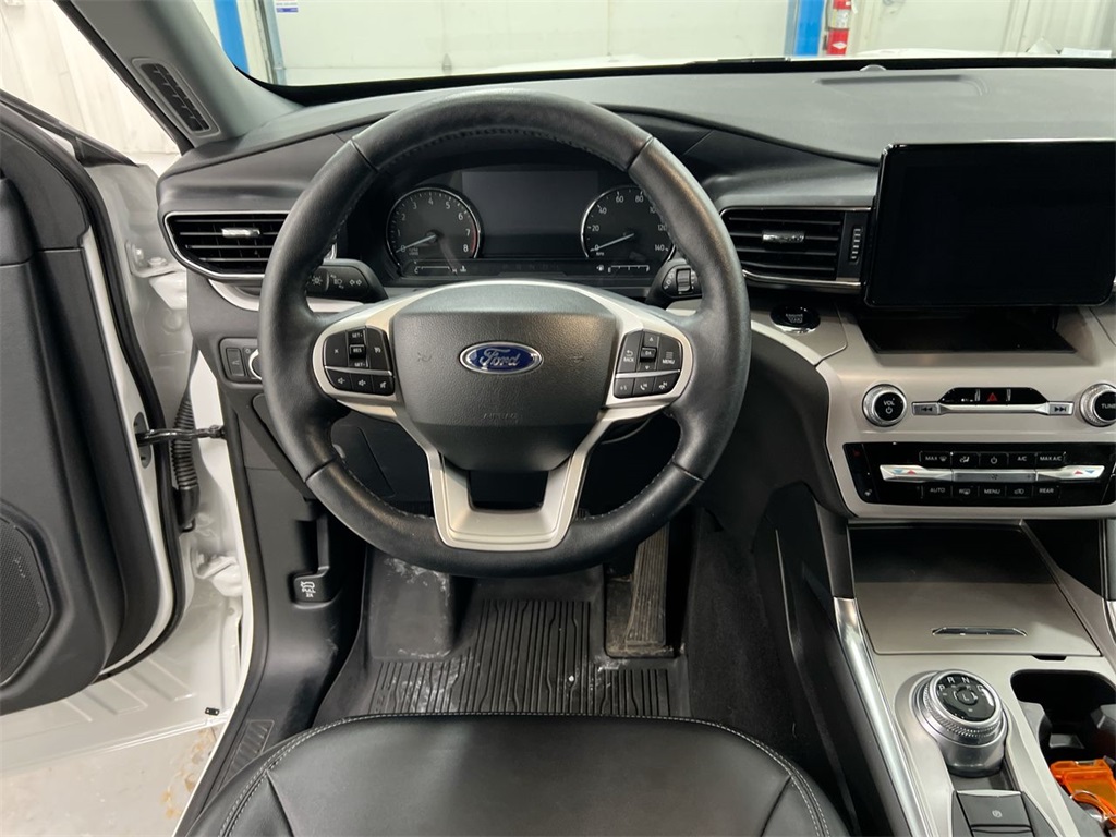 2023 Ford Explorer XLT Image 18 of 28