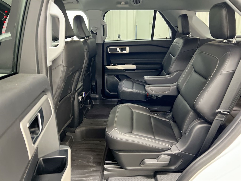 2023 Ford Explorer XLT Image 15 of 28