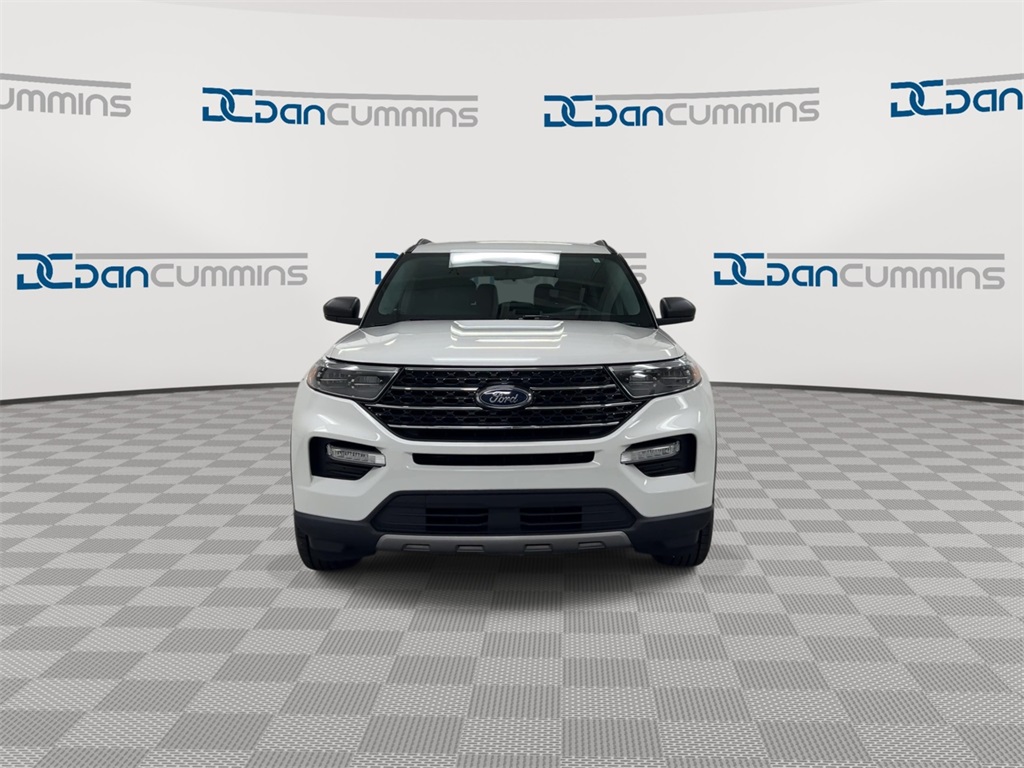 2023 Ford Explorer XLT Image 3 of 28