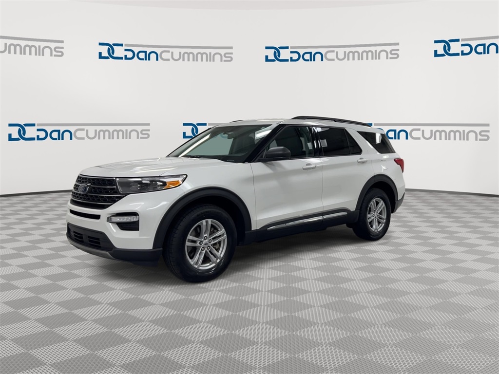 2023 Ford Explorer XLT Image 2 of 28