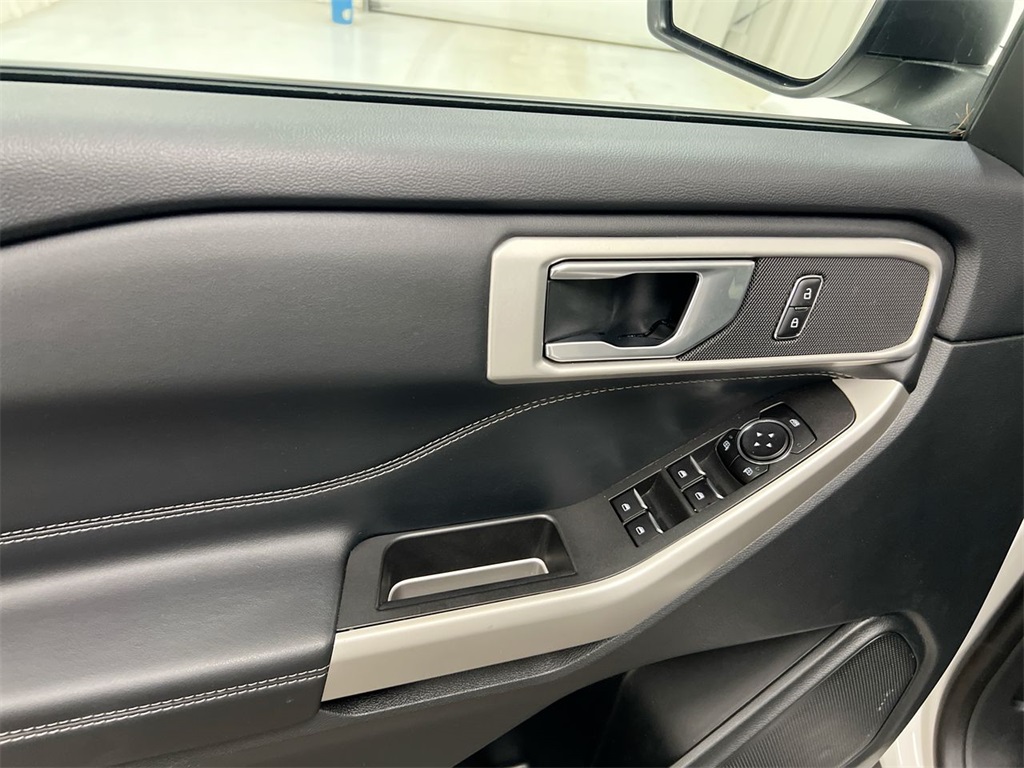 2023 Ford Explorer XLT Image 25 of 28