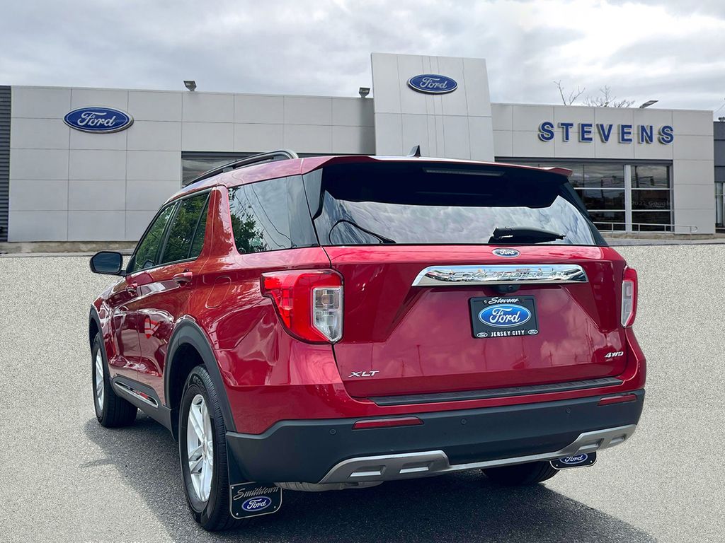 2023 Ford Explorer XLT Image 5 of 31