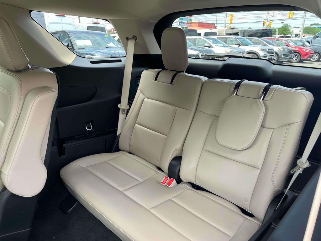 2023 Ford Explorer XLT Image 7 of 31