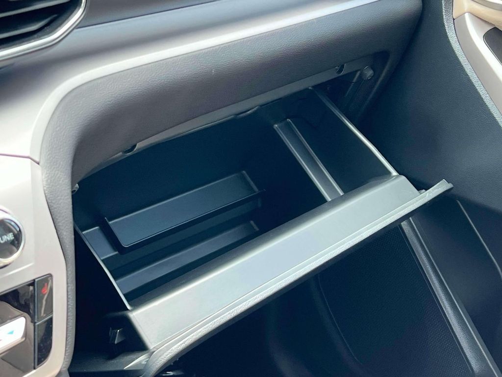 2023 Ford Explorer XLT Image 18 of 31