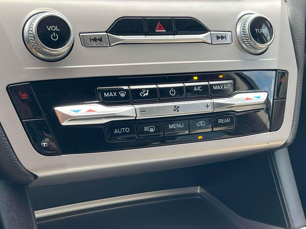 2023 Ford Explorer XLT Image 13 of 31