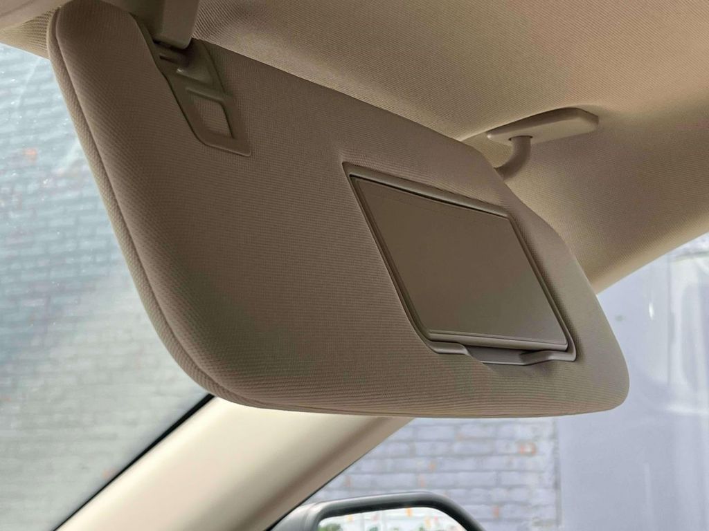 2023 Ford Explorer XLT Image 19 of 31