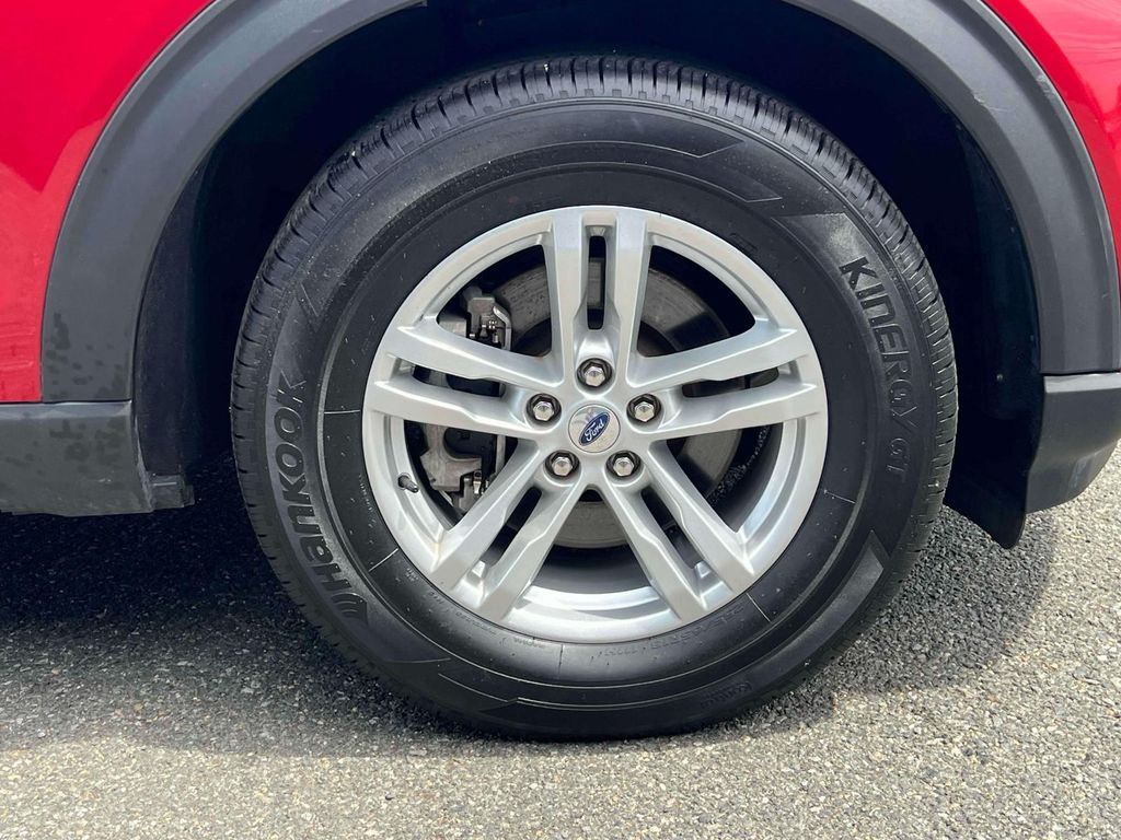 2023 Ford Explorer XLT Image 6 of 31