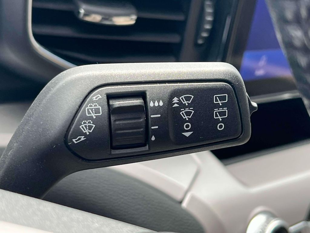 2023 Ford Explorer XLT Image 27 of 31