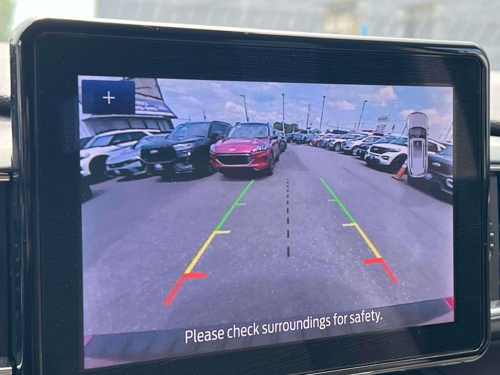 2023 Ford Explorer XLT Image 12 of 31