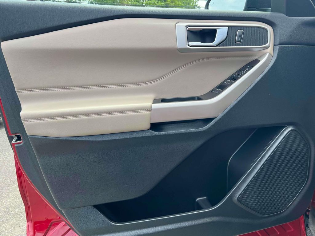 2023 Ford Explorer XLT Image 14 of 31