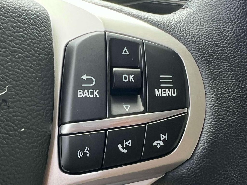 2023 Ford Explorer XLT Image 17 of 31