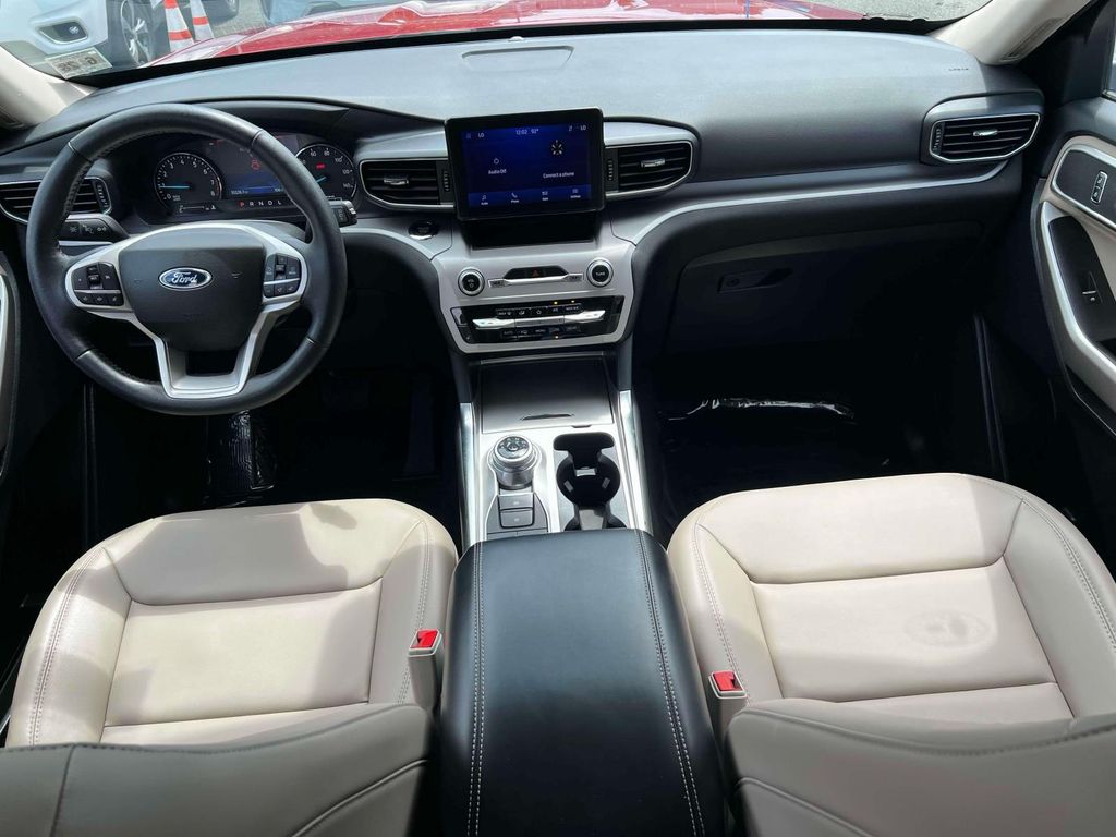 2023 Ford Explorer XLT Image 8 of 31