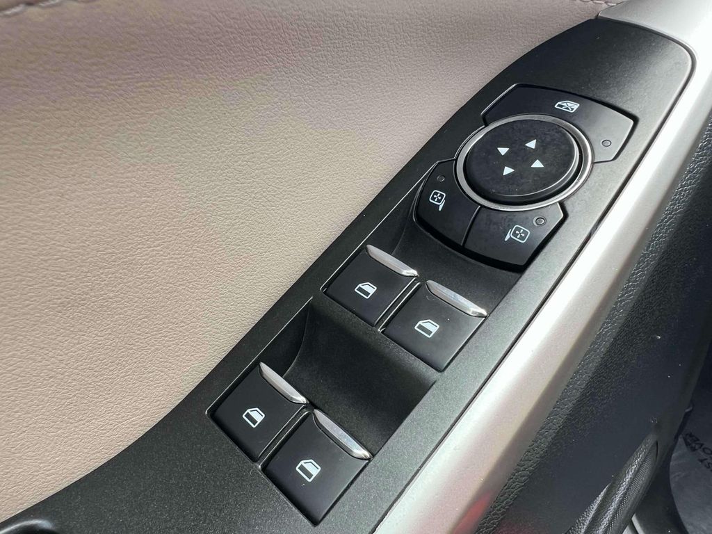 2023 Ford Explorer XLT Image 28 of 31