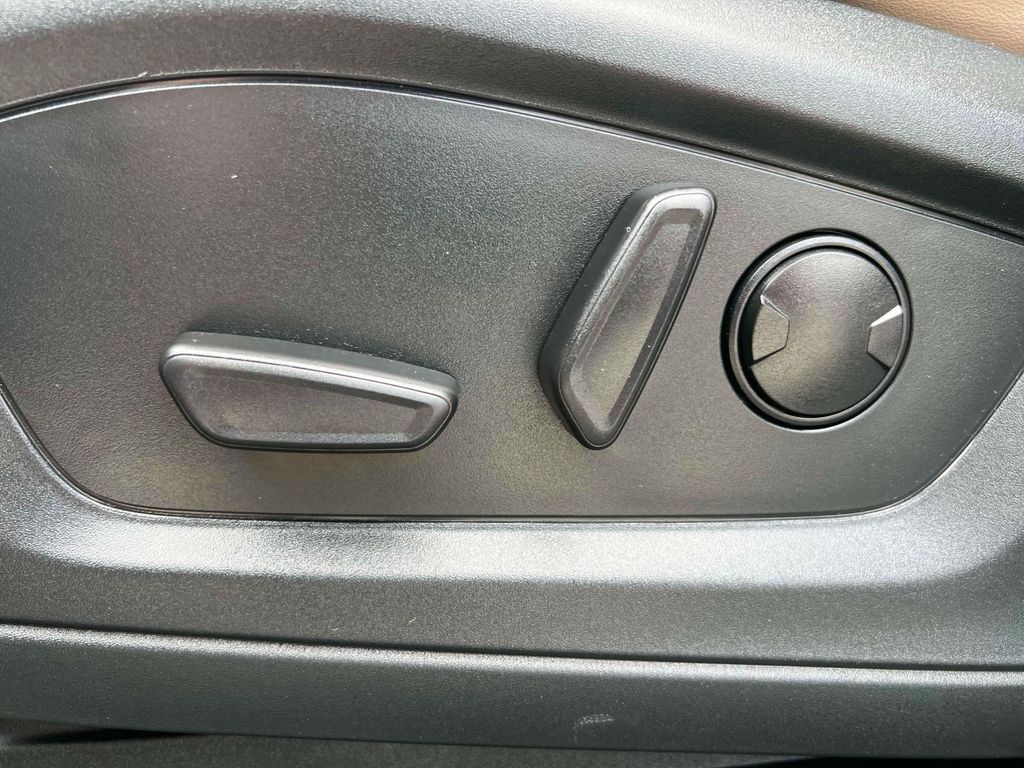 2023 Ford Explorer XLT Image 16 of 31