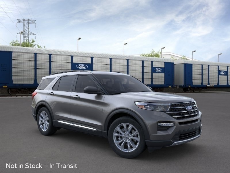 Vehicle image 4 of 24