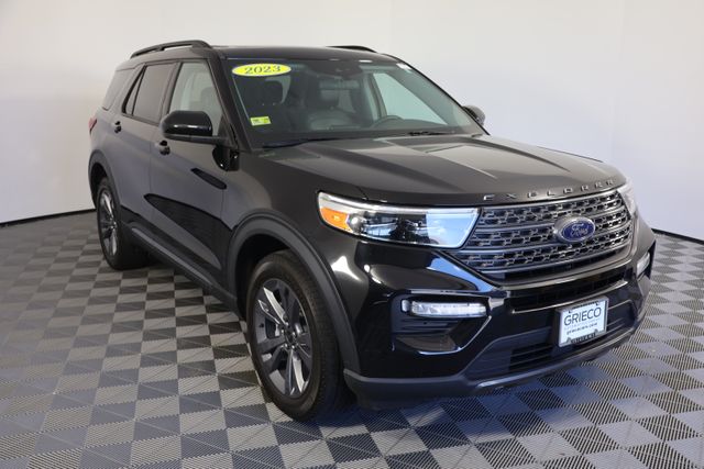 2023 Ford Explorer XLT Image 3 of 32