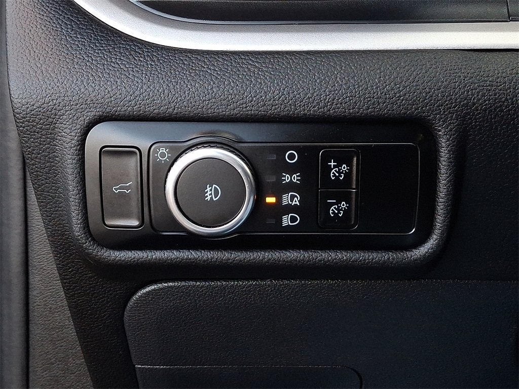 2023 Ford Explorer XLT Image 24 of 34