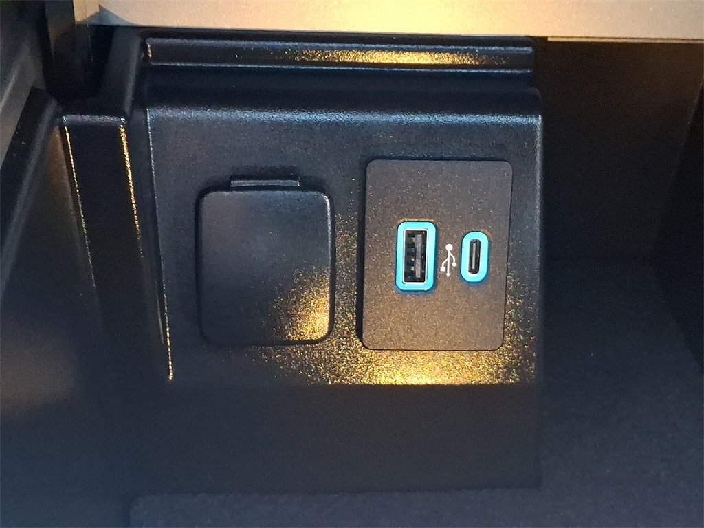 2023 Ford Explorer XLT Image 25 of 34