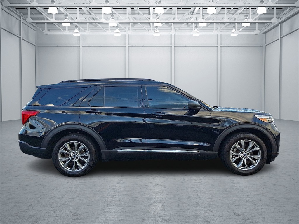 2023 Ford Explorer XLT Image 4 of 34