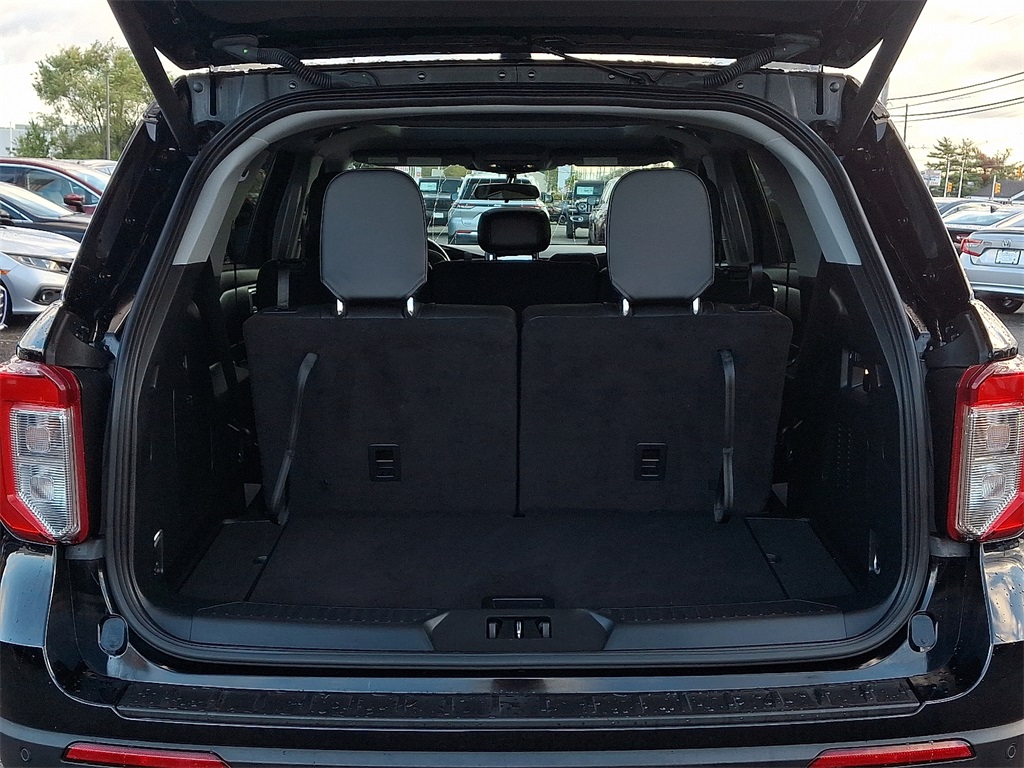 2023 Ford Explorer XLT Image 8 of 34