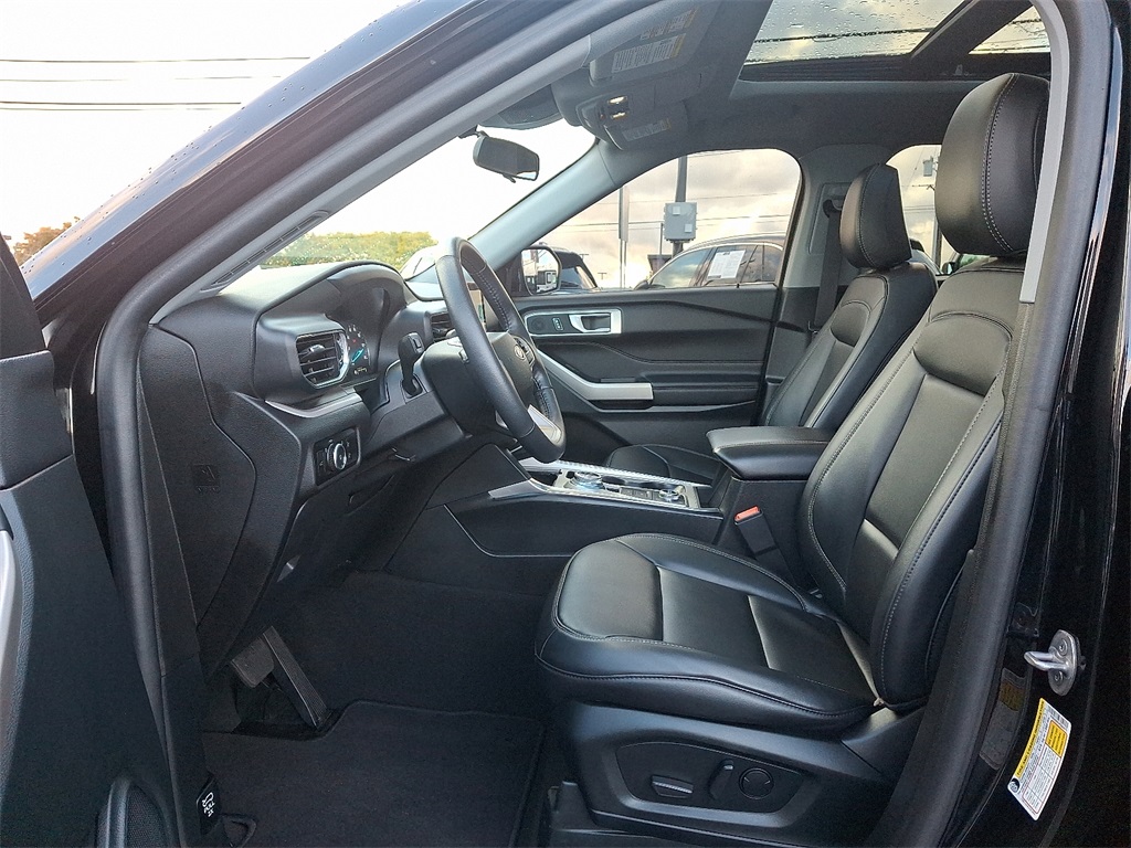 2023 Ford Explorer XLT Image 11 of 34