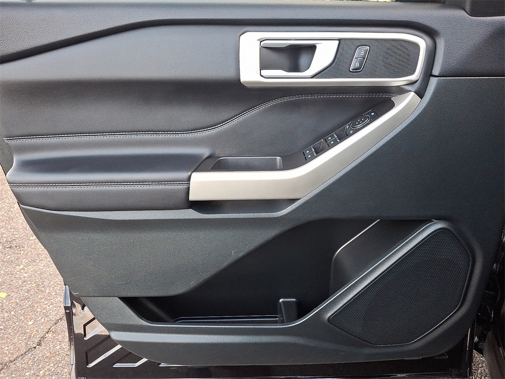2023 Ford Explorer XLT Image 21 of 34