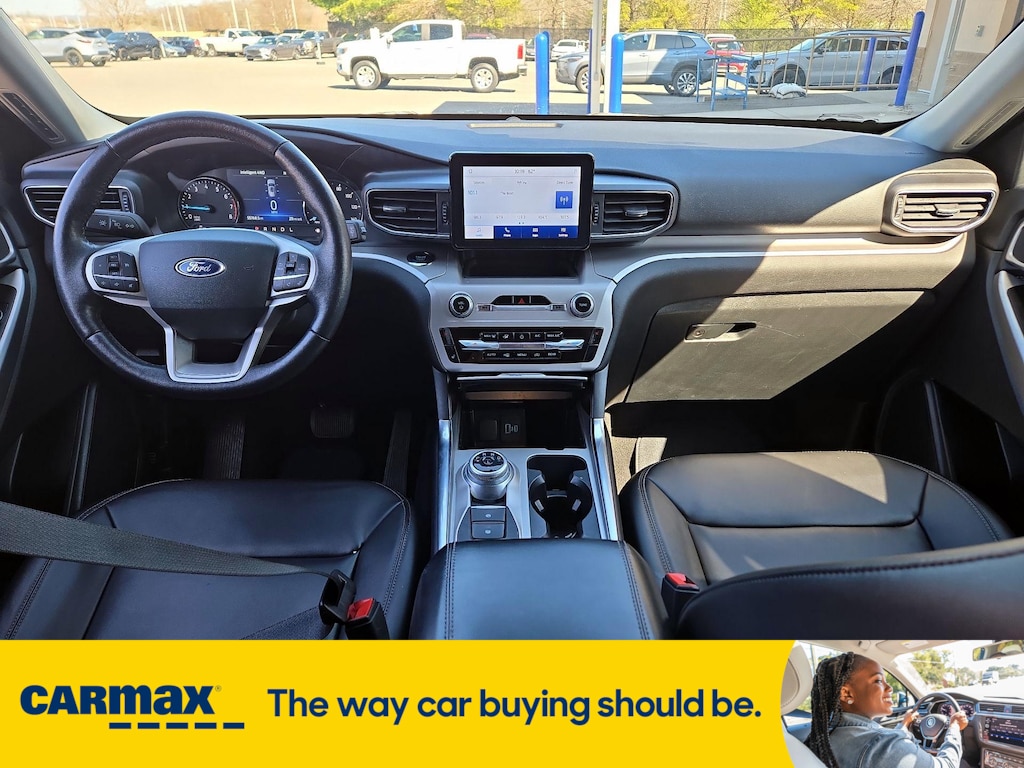 Vehicle image 10 of 30