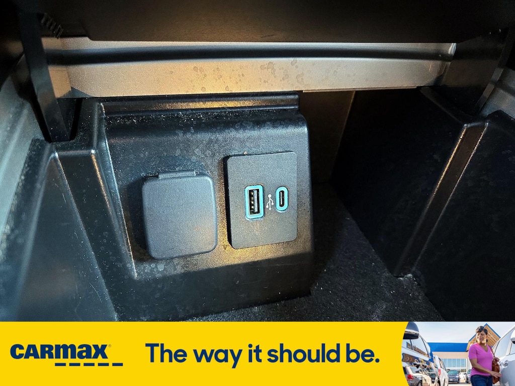 Vehicle image 22 of 30