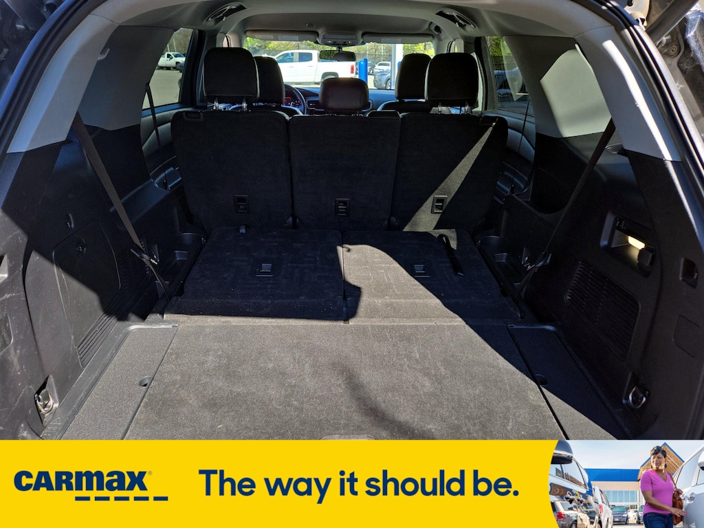 Vehicle image 26 of 30