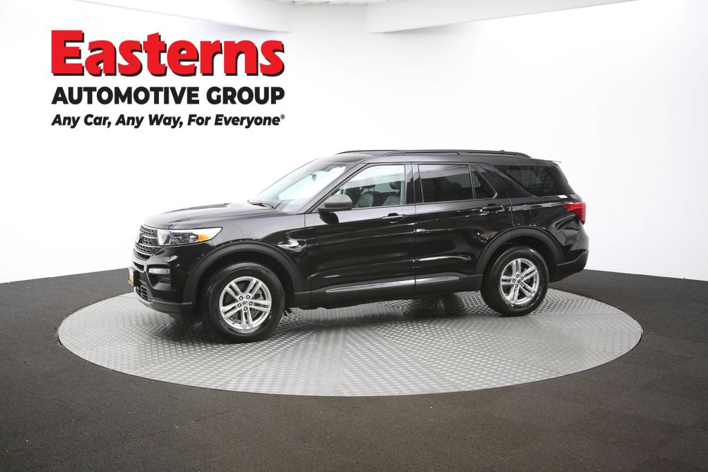 2023 Ford Explorer XLT Image 2 of 64