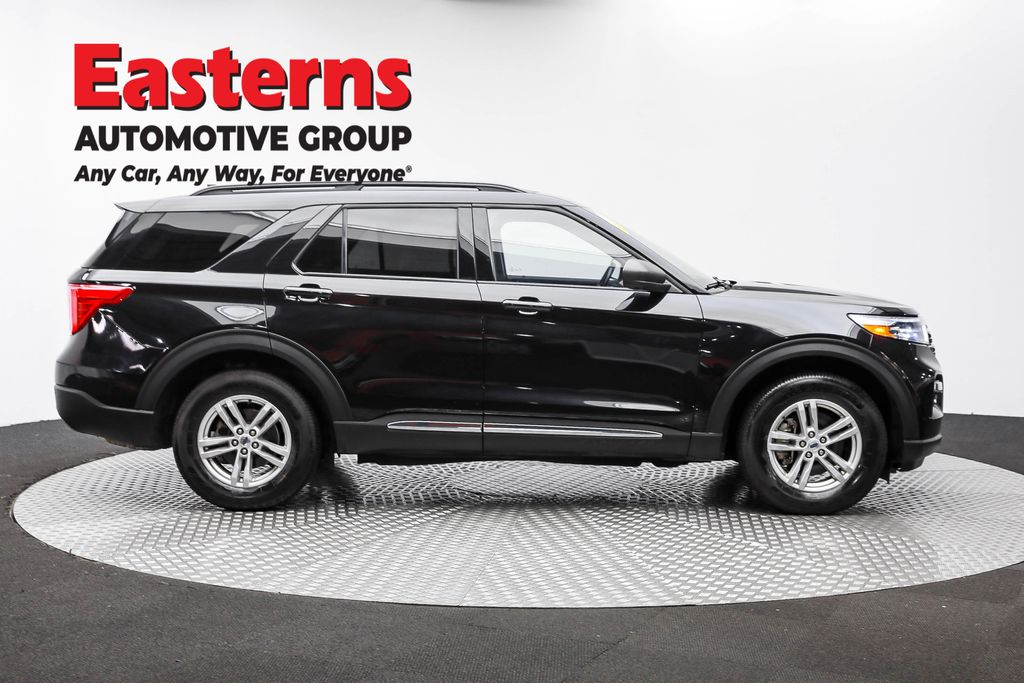 2023 Ford Explorer XLT Image 17 of 64