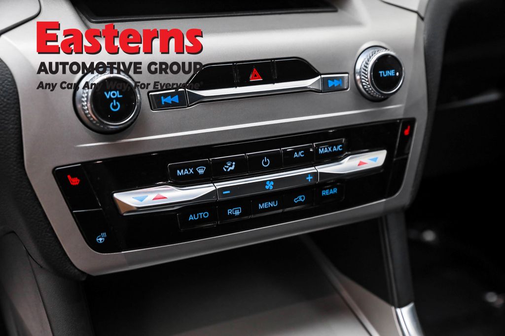 2023 Ford Explorer XLT Image 53 of 64