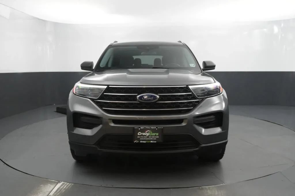 2023 Ford Explorer XLT Image 2 of 53