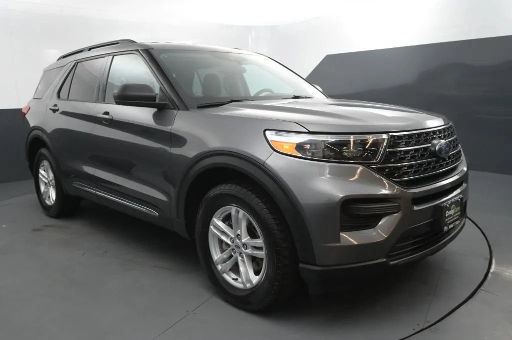 2023 Ford Explorer XLT Image 3 of 53