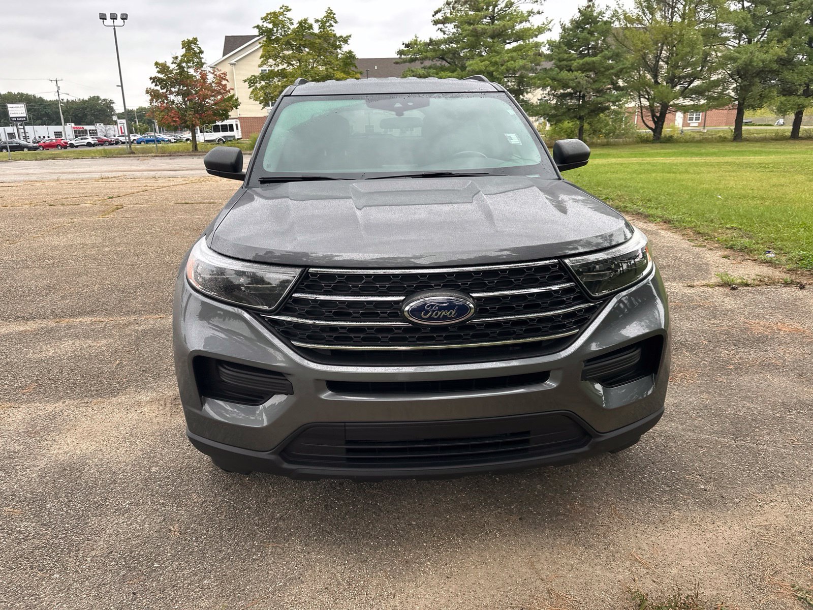 2023 Ford Explorer XLT Image 2 of 44