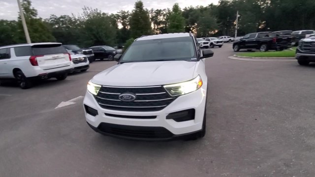 2023 Ford Explorer XLT Image 2 of 30