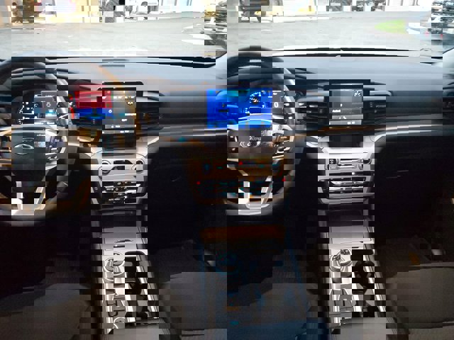 2023 Ford Explorer XLT Image 19 of 30