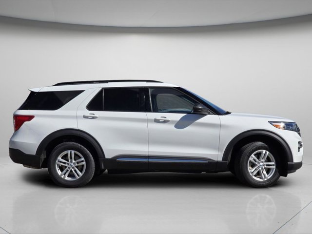 2023 Ford Explorer XLT Image 3 of 31