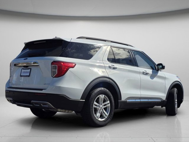 2023 Ford Explorer XLT Image 4 of 31