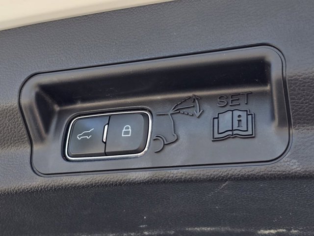 2023 Ford Explorer XLT Image 22 of 31