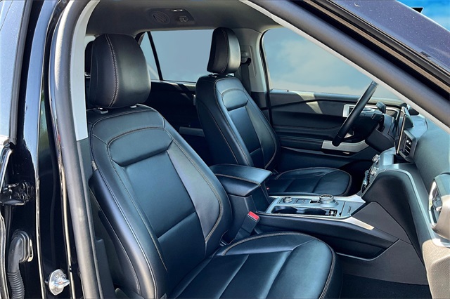 2023 Ford Explorer XLT Image 11 of 30